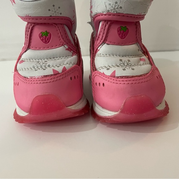 RARE Vintage Strawberry Shortcake Winter Snow Boots Toddler Size 5 - Picture 3 of 16